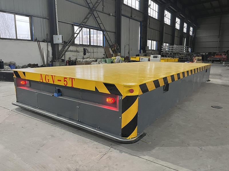 新年：万象更新，共赴新光